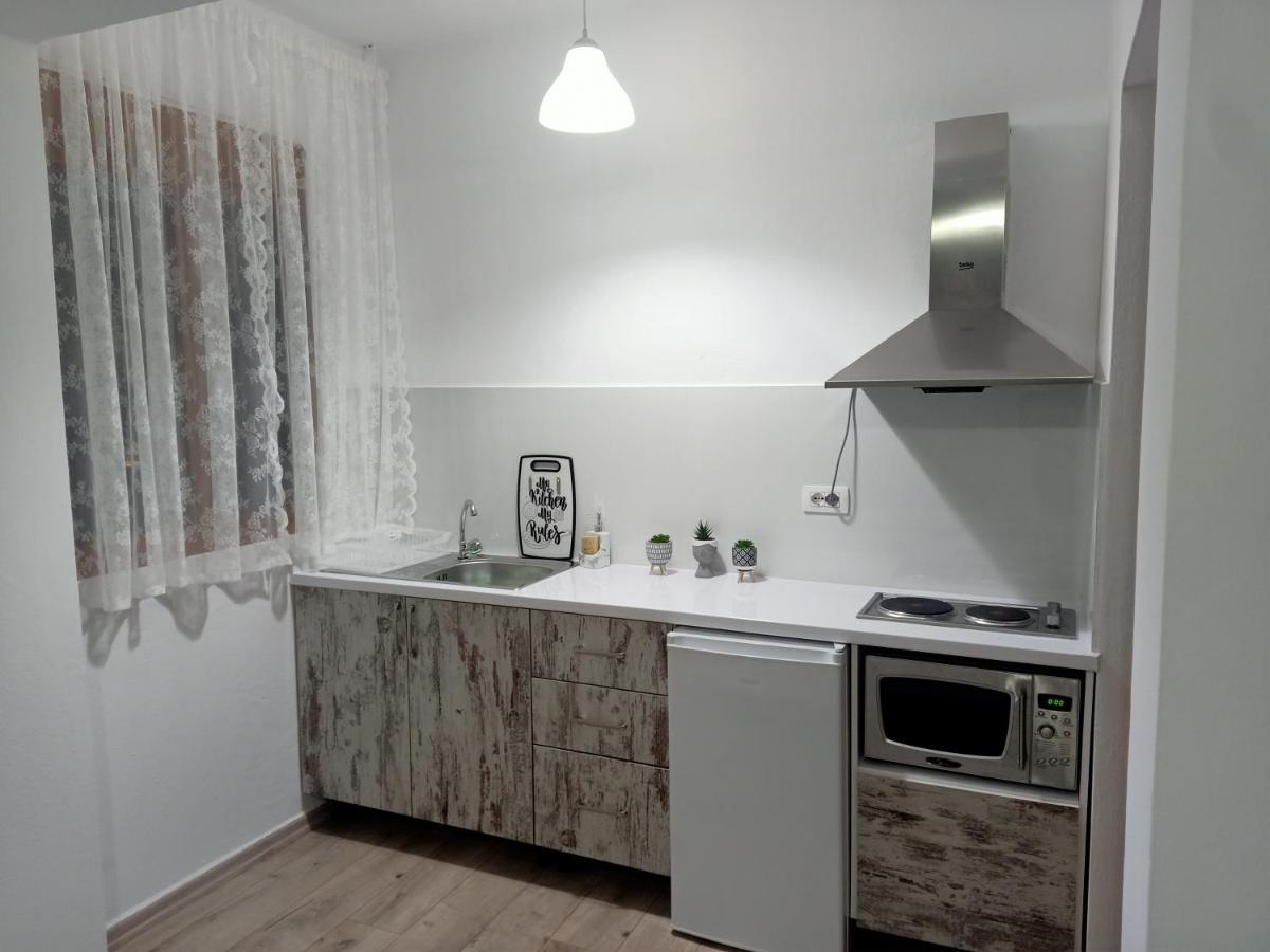 Room Click Inn Gjirokaster Exterior photo